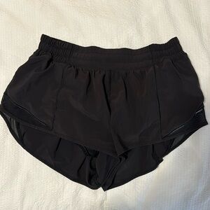 Lululemon “Hotty Hot” low rise, 2.5”